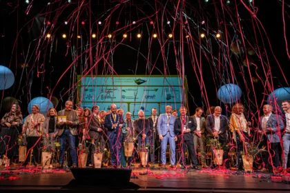 Festive award ceremony of the Midden-Holland Entrepreneur Award 2024 with Martine Goedegebuure and the Heat Matrix team on stage.
